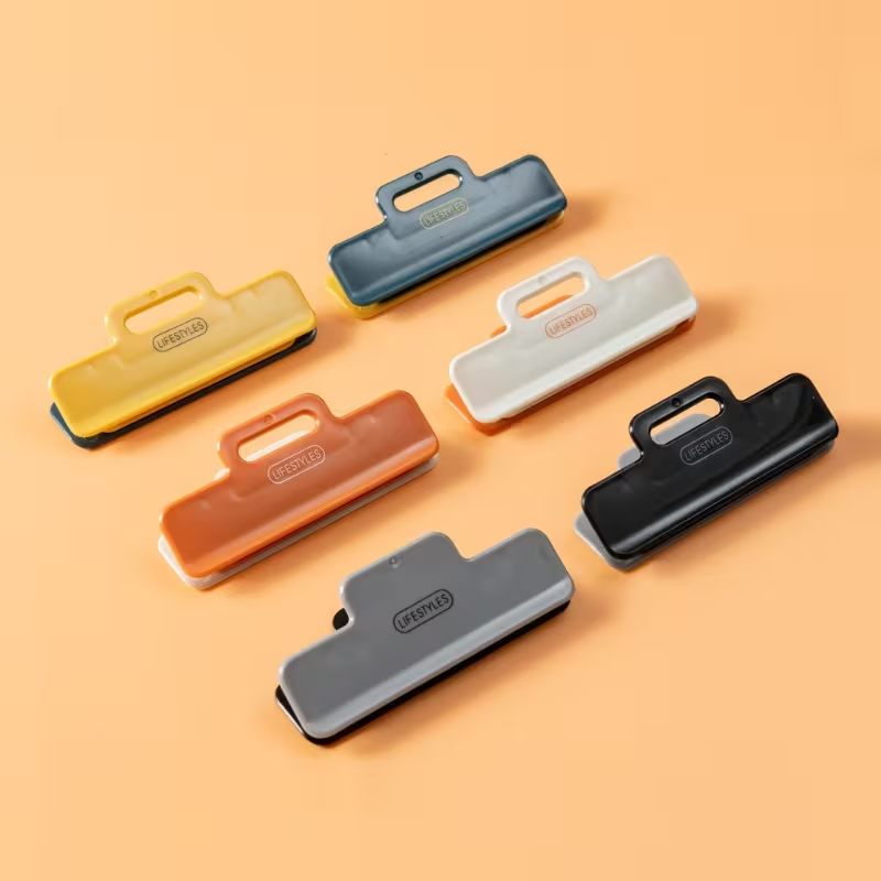 Two large household food moisture-proof and freshness-preserving sealing clips