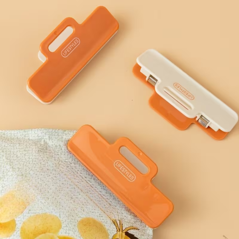 Two large household food moisture-proof and freshness-preserving sealing clips